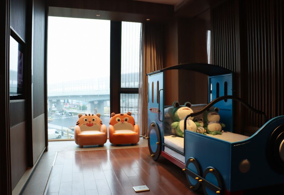 童趣小火车亲子房