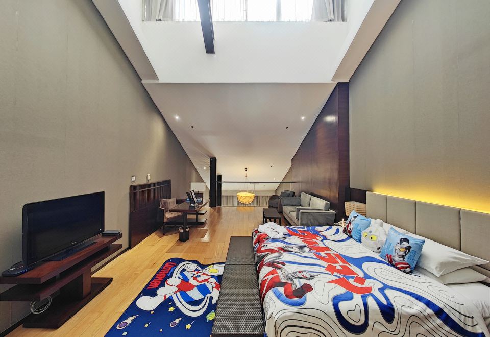 奥特曼主题LOFT套房（观景阳台+浴缸+帐篷）