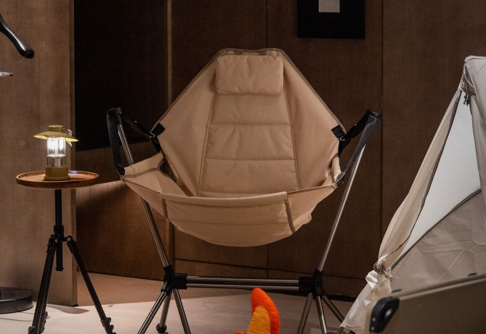 露营主题大床房 SnowPeak室内帐篷·手冲壶·户外桌椅