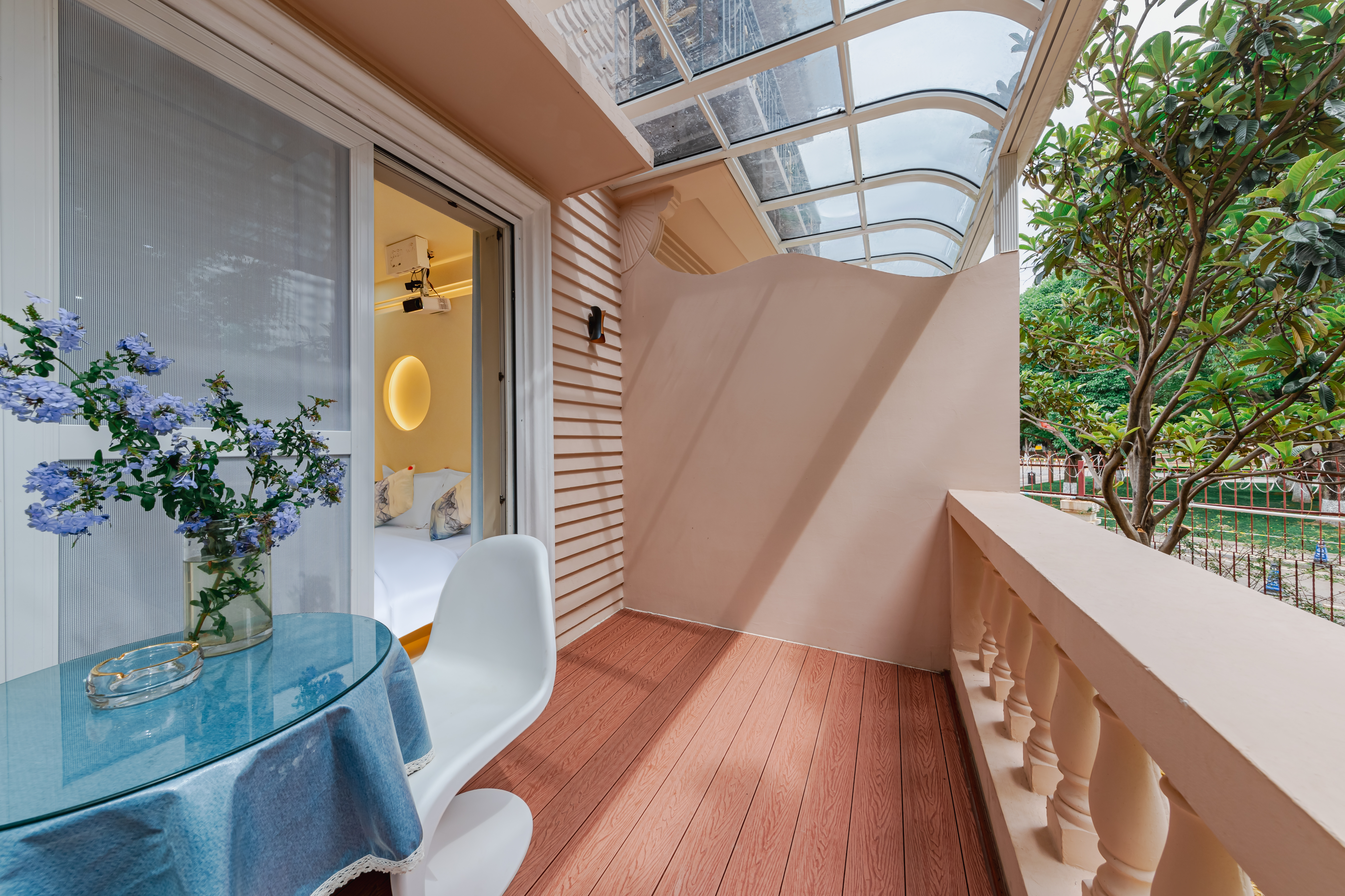 悠澜阁别墅露台大床房【100寸1080p投影+智能马桶+恒温淋浴+空调】