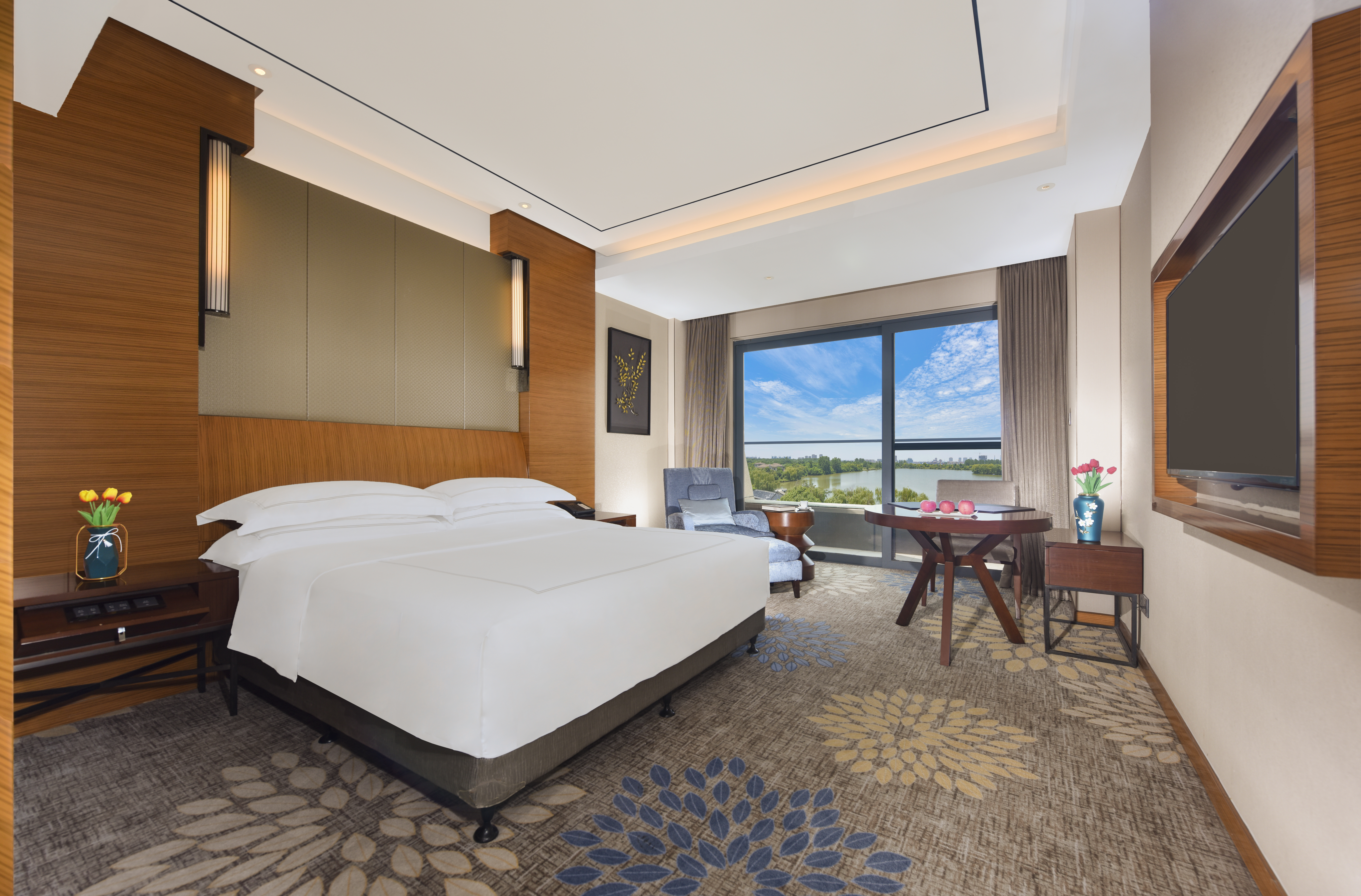 行政湖景大床房