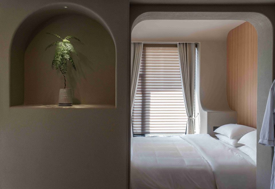 Moru Tranquil Courtyard Double Bed Room (360 ° Terrace + Super Sofa Bed + Soft Water System + Central Air Conditioning + Laifen Hair Dryer + Double Lounger + Constant Temperature Shower)