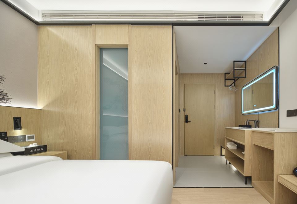 Single Projection Room (Smart Toilet + Voice Control + Smart Projection)