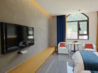 Danfeng Dongfeng Winery Hotel