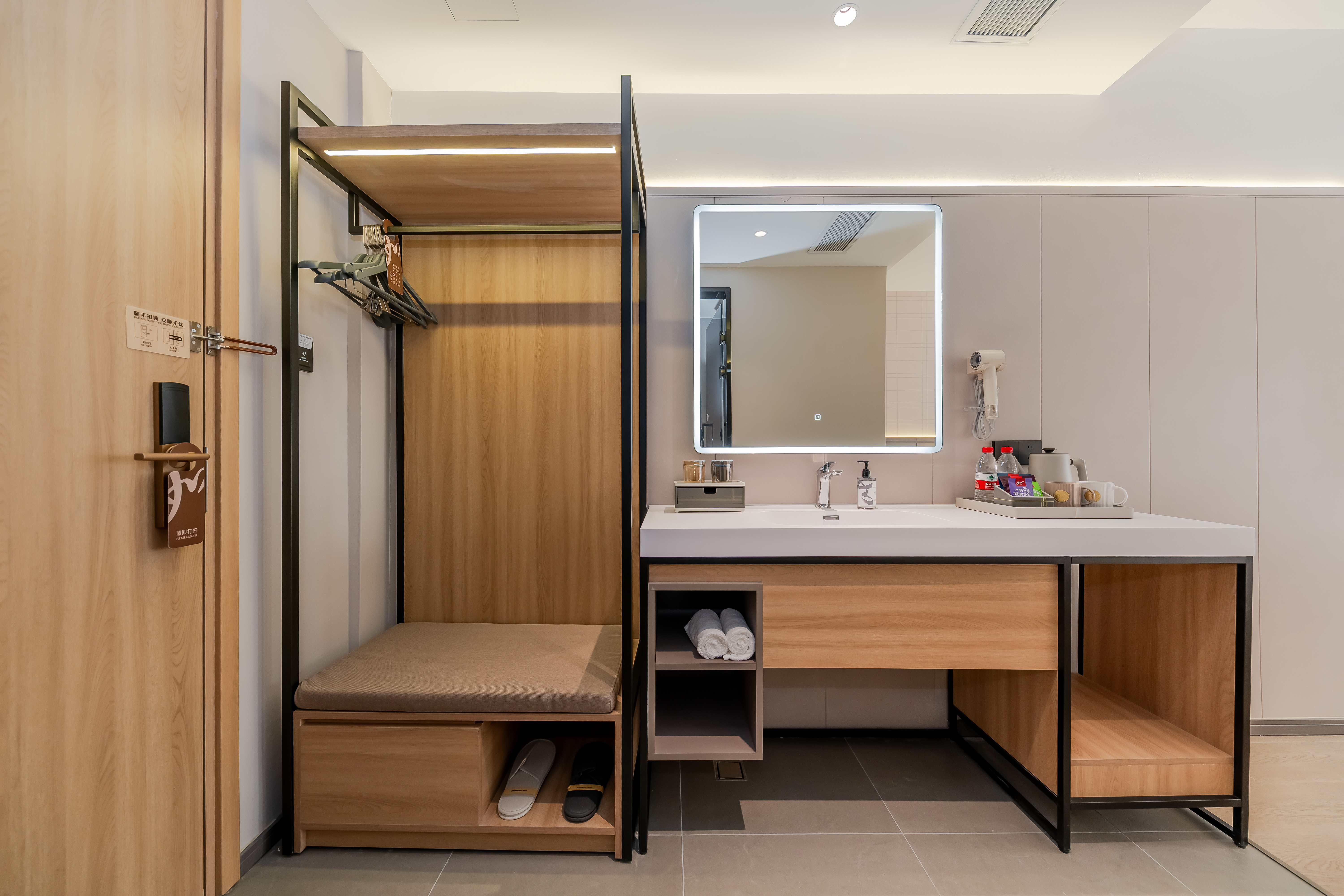 高级双床房（智能客控+手机投屏+徕芬吹风机）