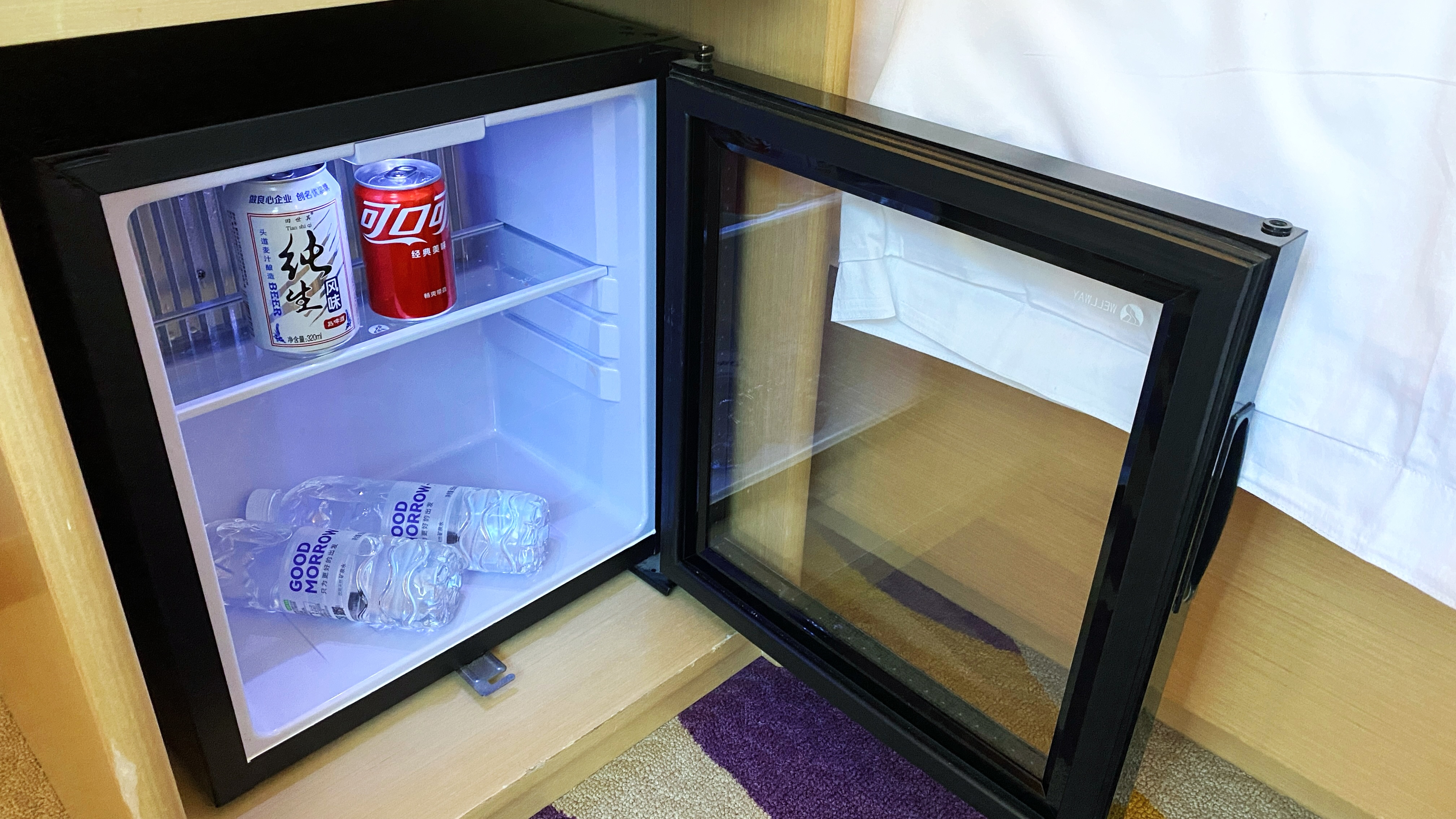 豪华大床房+慕斯床垫 ▏品牌洗浴用品▏迷你小冰箱