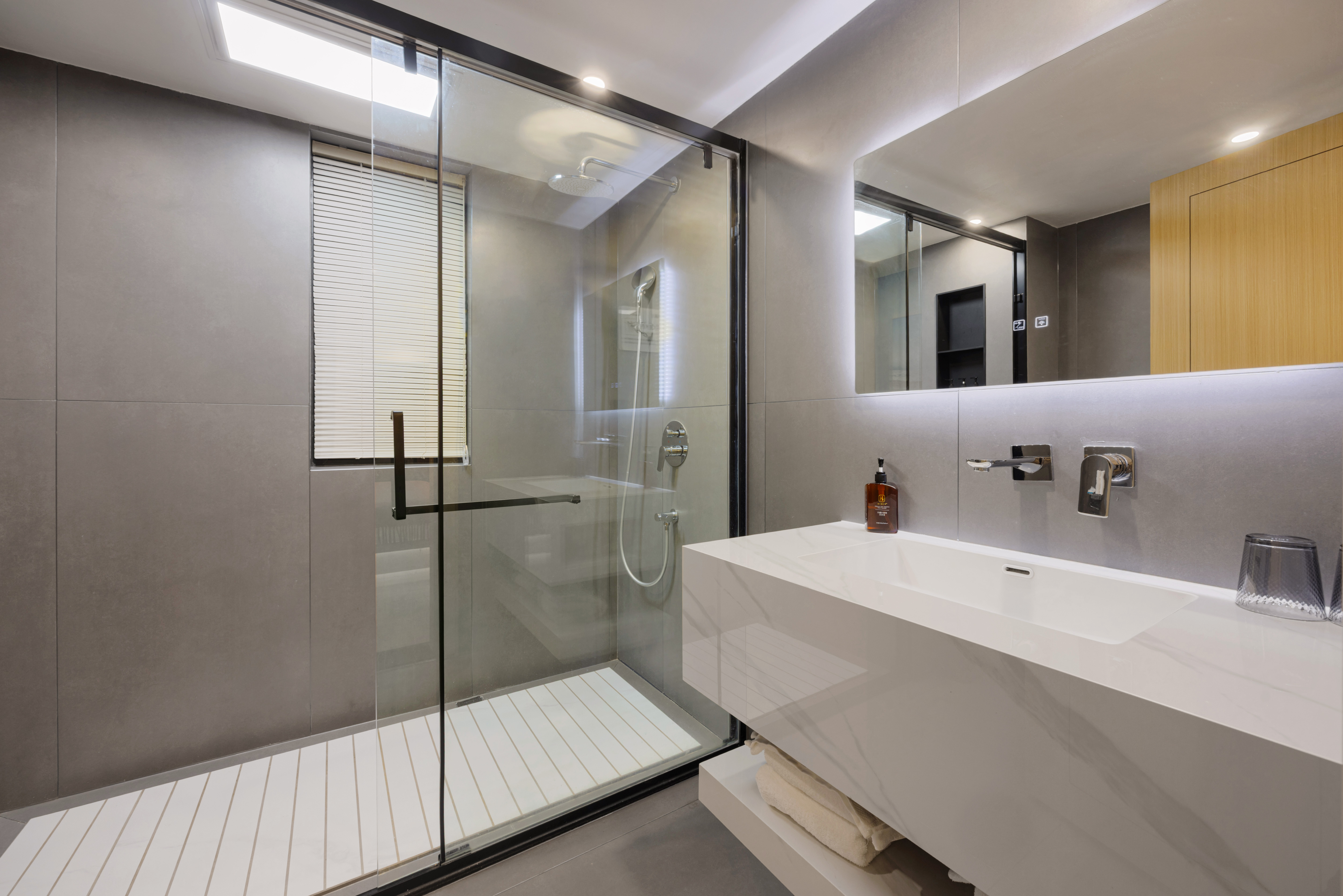 闲庭行政套房（悠闲观海光景+远眺秘境哀牢山+定制静眠床品+智能马桶）