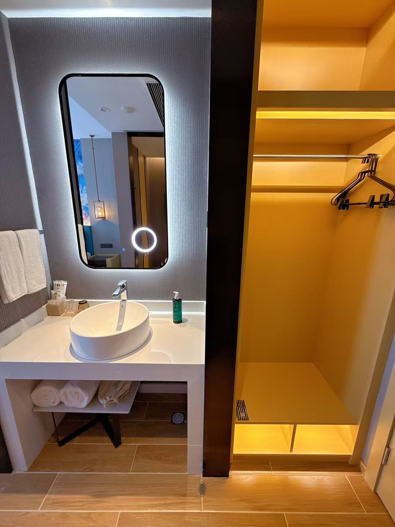 影音悦享輕雅大床房