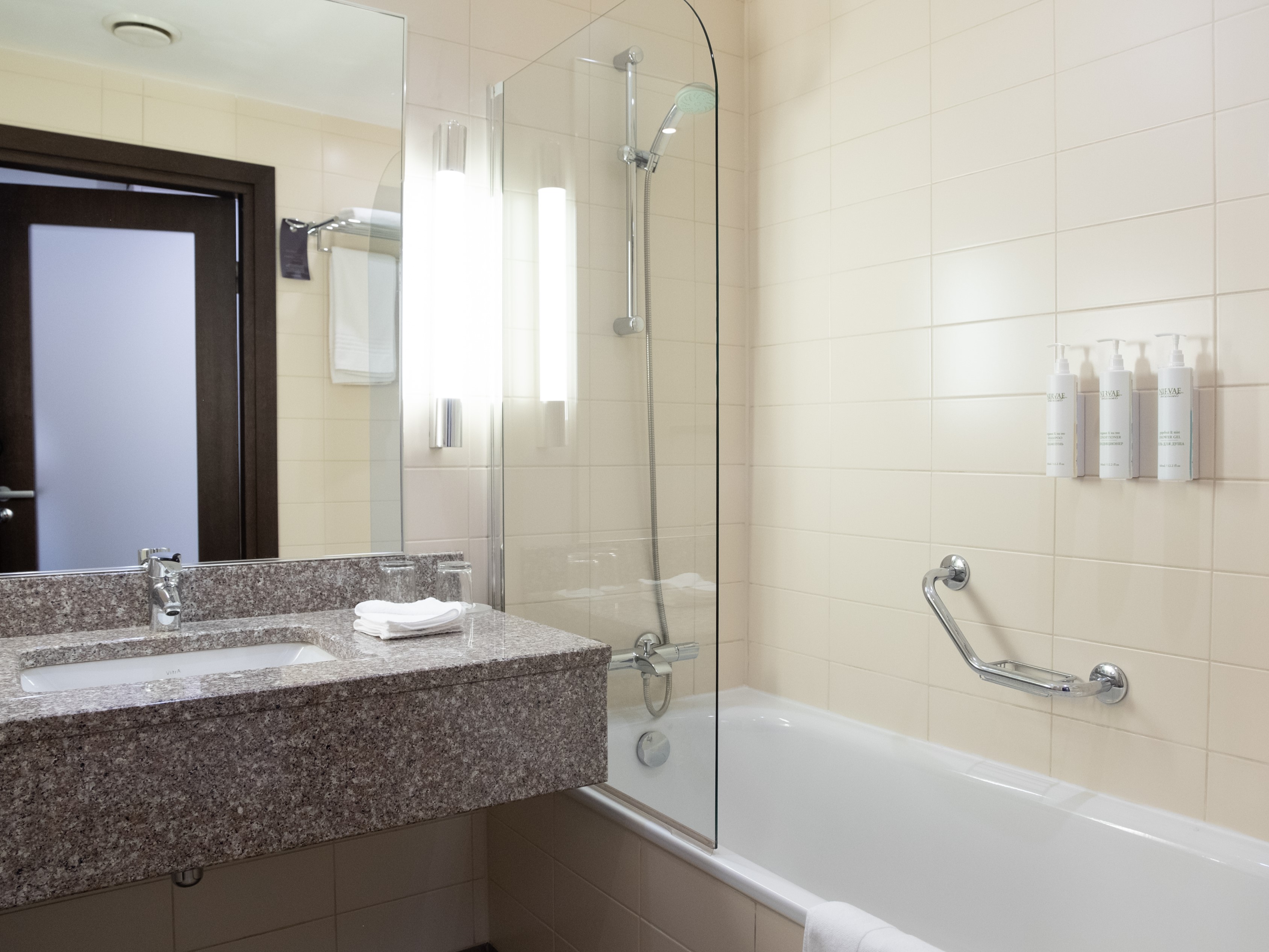 商务豪华特大床间