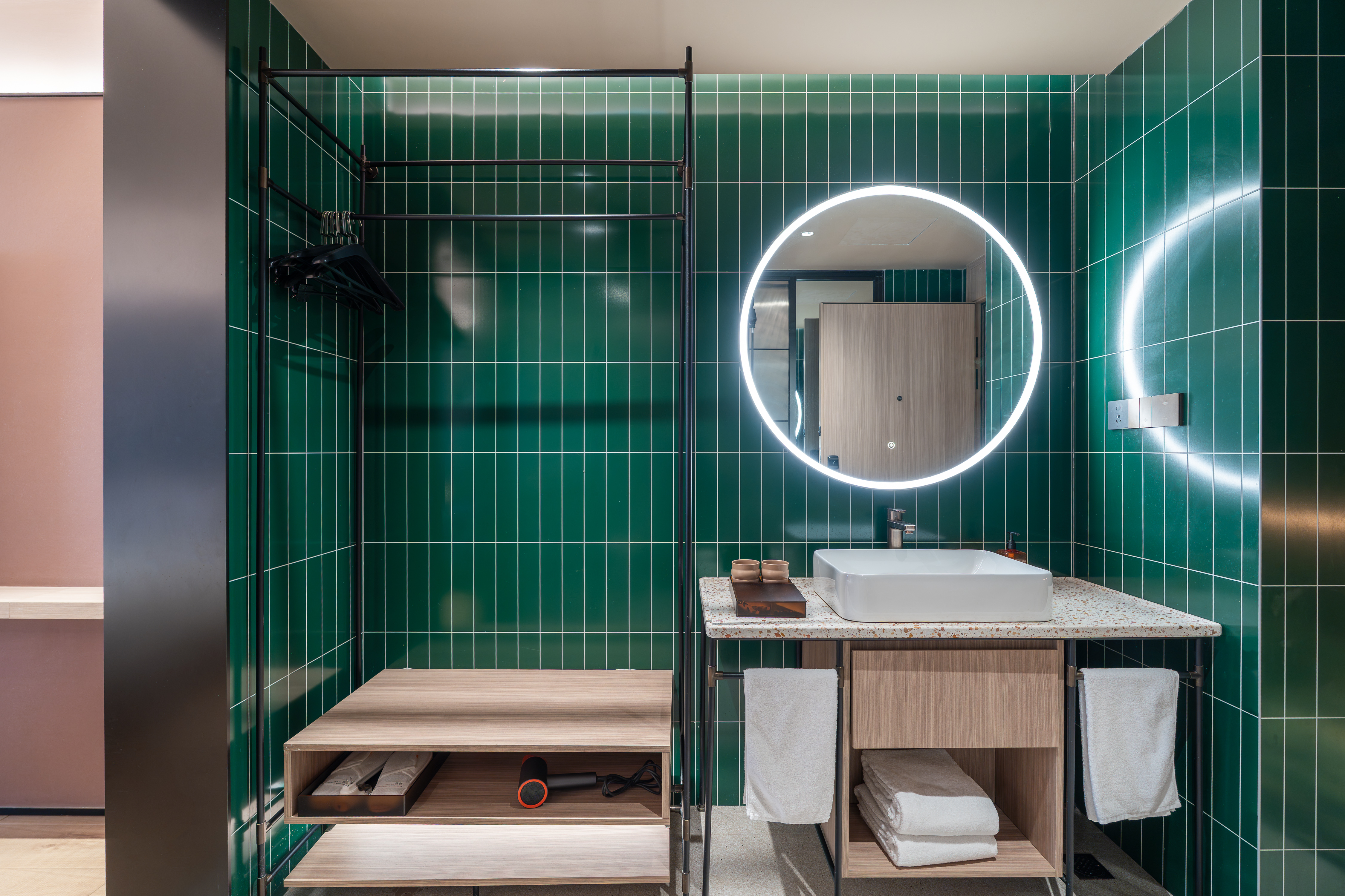 豪华大床房（智能客控+冰箱+智能马桶＋65寸电视）