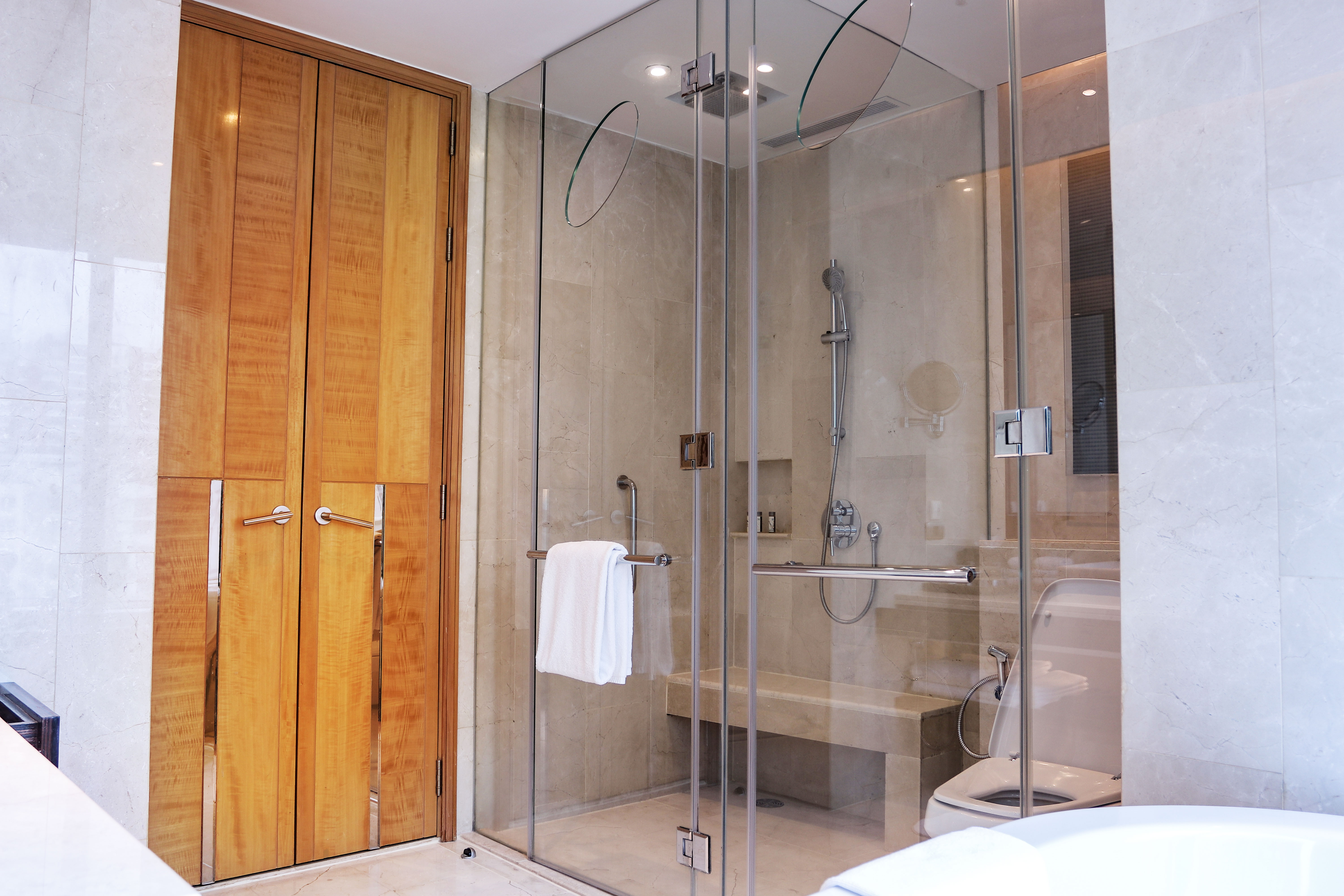 Renaissance Suite, Club Lounge Access, 1 King, Corner Room