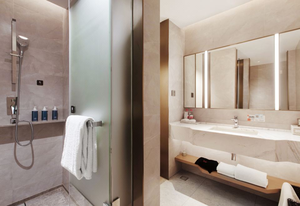 Maison New Century Hotel Hangzhou ZhelvSuperior Double Bed Room Without Window (Negative Ion Machine + Xi Lin Men Yuan Meng Mattress)