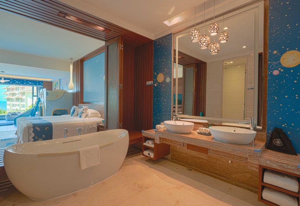 Regal Palace Resort HuidongSpacecraft Deluxe Family Room