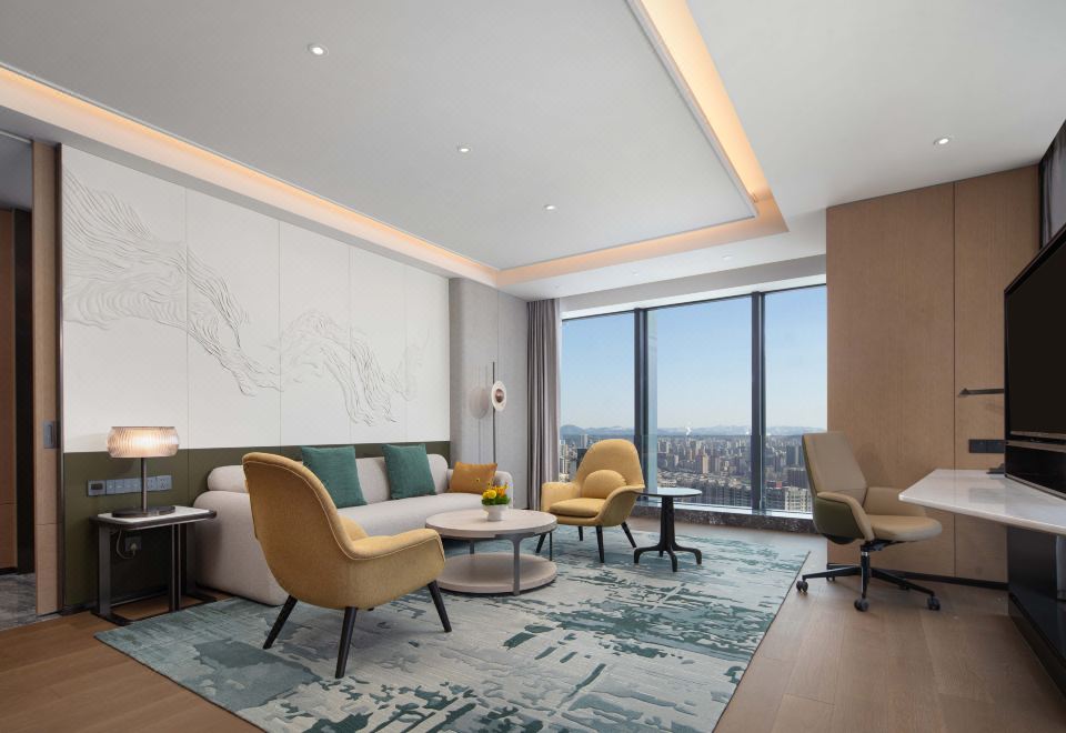 Crowne Plaza Jinan Runhua Hotel1 King 1 Bedroom Suite Living Area