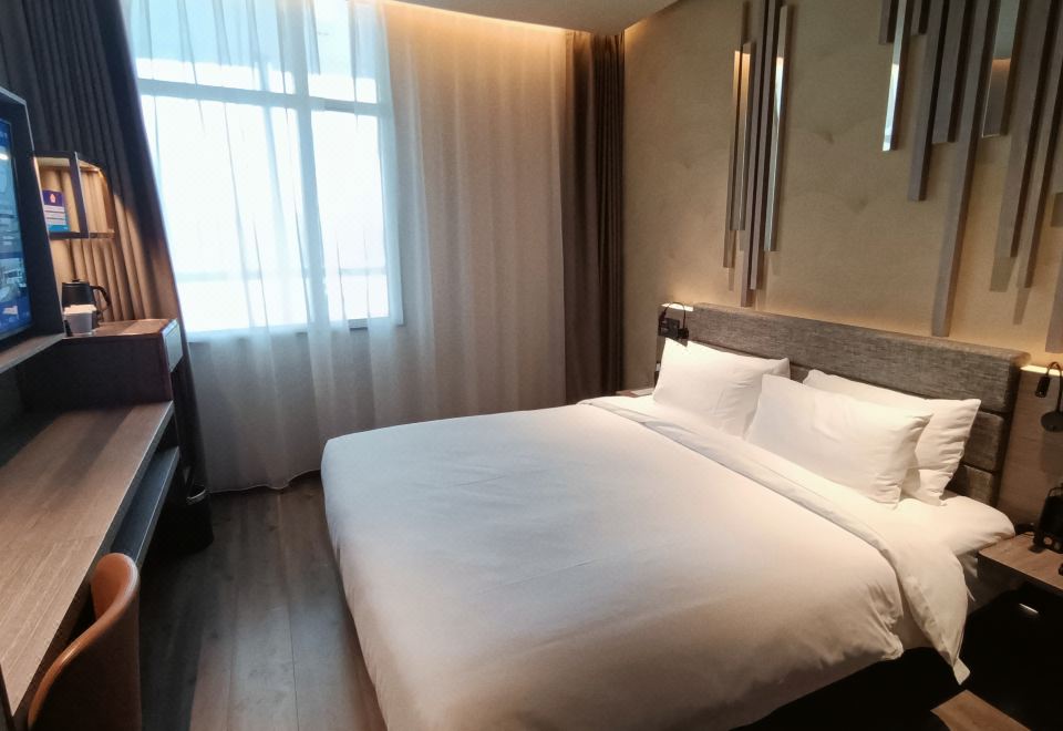 甄选大床房（加热毛巾杆+小冰箱+智能镜）