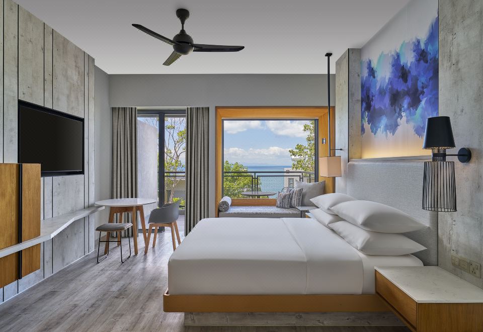 豪华特大床房，局部海景