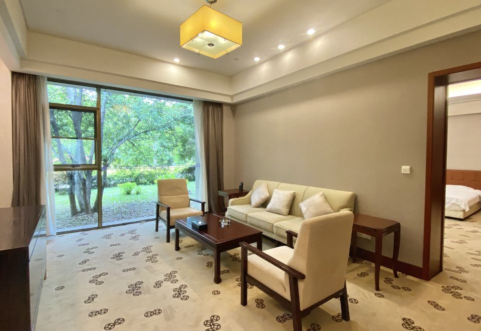 East Lake Hotel WuhanBaihua 2# Scenic Suite