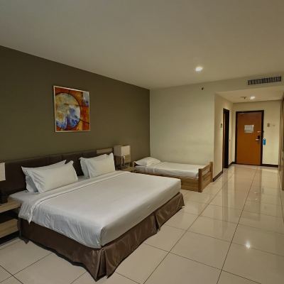 Deluxe Triple Room Kupon One Pacific Hotel & Serviced Apartments