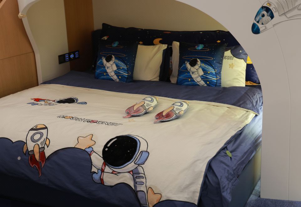 太空主题至尊亲子房
