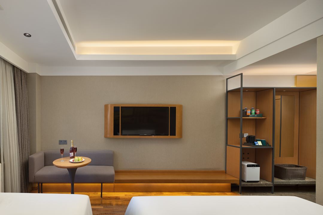 欢乐亲子家庭房（明亮外窗+桌游棋牌+小冰箱）