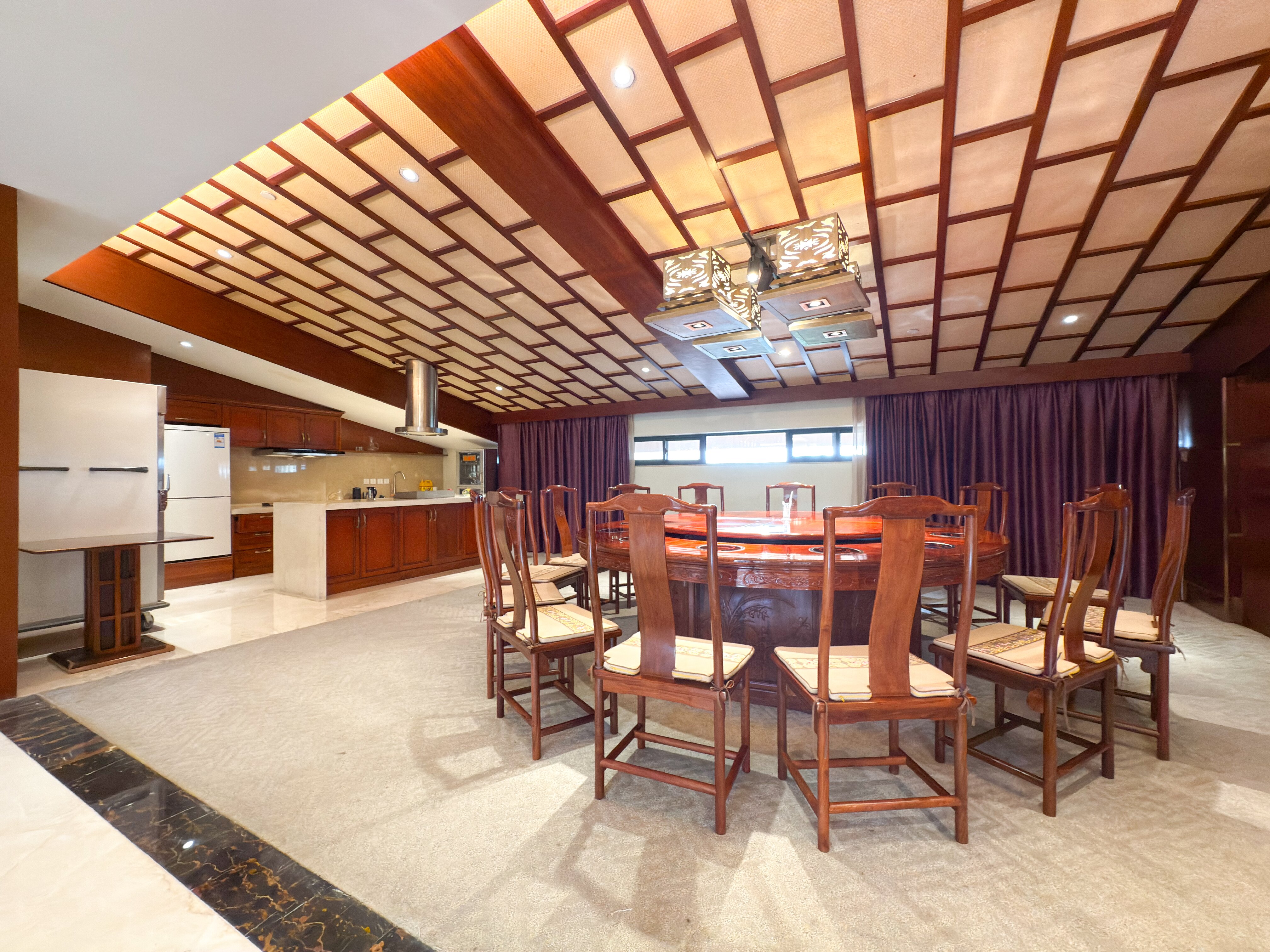 宾雅号超级总统套房（温泉水+棋牌间+KTV+室外露天泡池+大浴缸+湿蒸房）