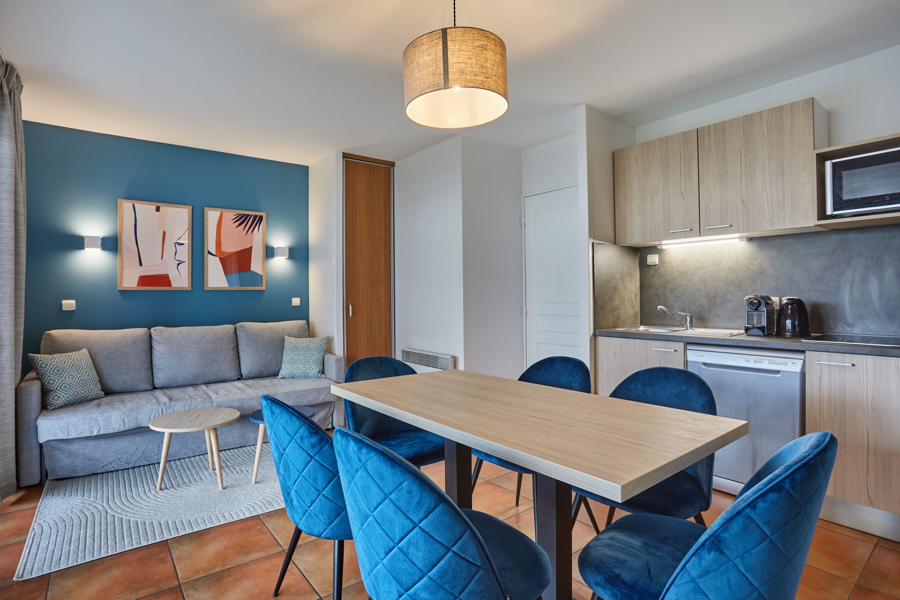 三人房 六名客人