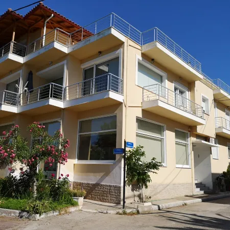 Garden apartment 20m from the sea