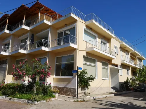 Garden apartment 20m from the sea