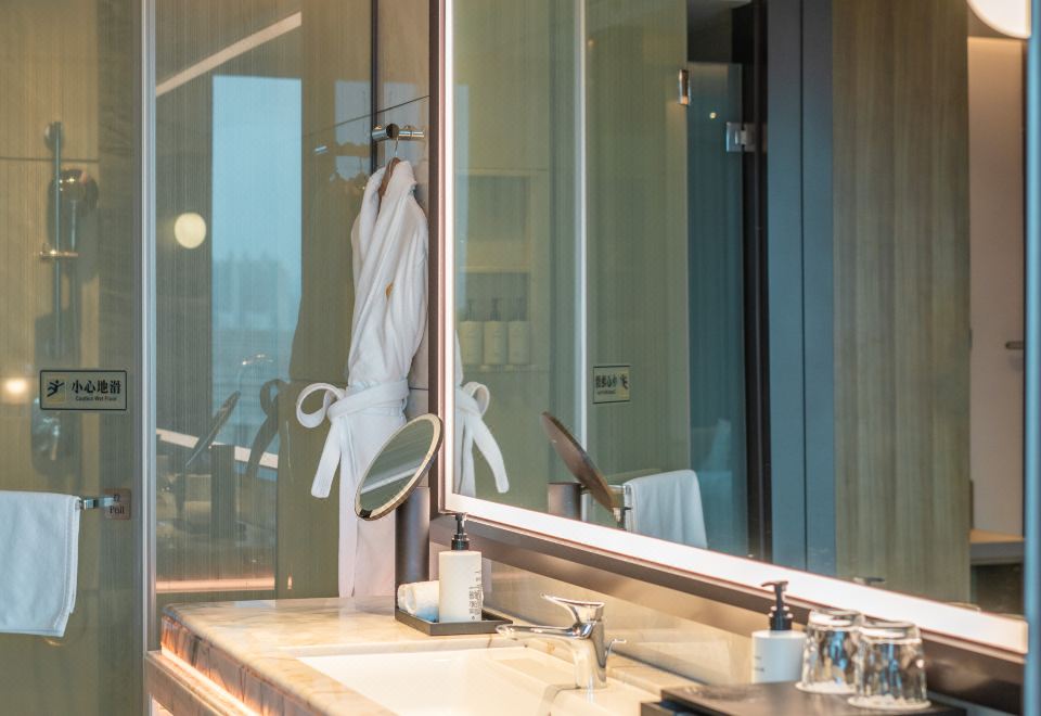 豪华房 超大床 甄选江景景观