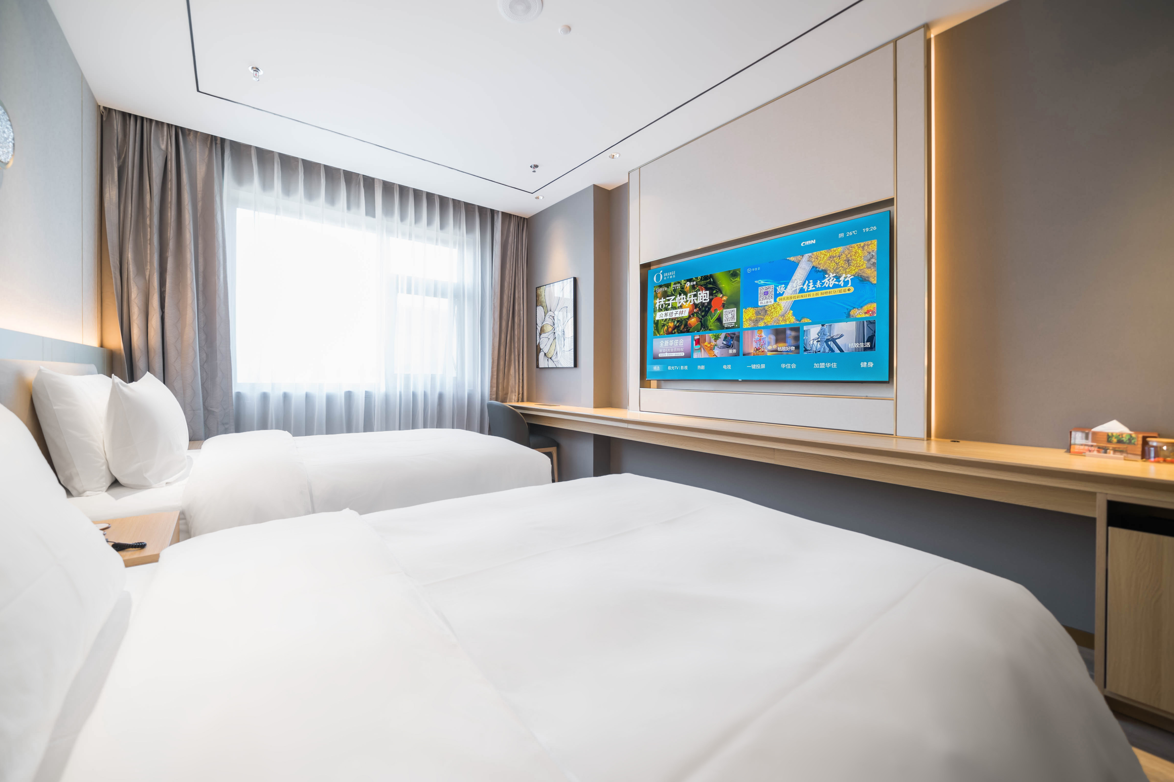 高级双床房（智能客控+65寸投屏电视+小冰箱）