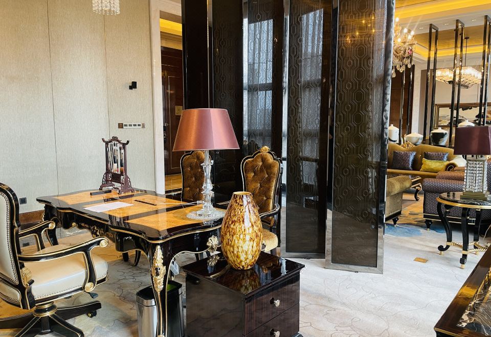 总统套房（独立会客厅+吧枱+超大衣帽间+书房）