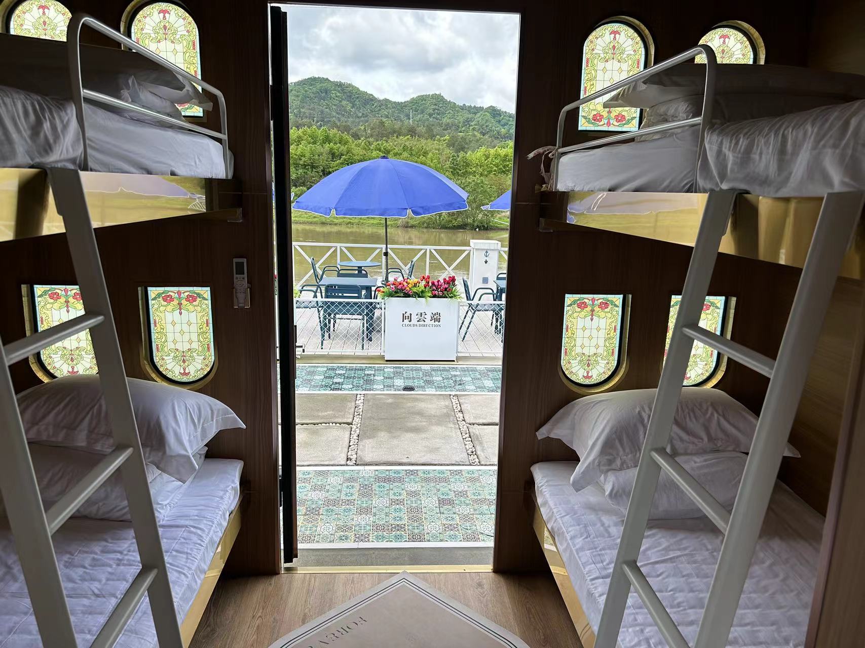 火车亲子四人间