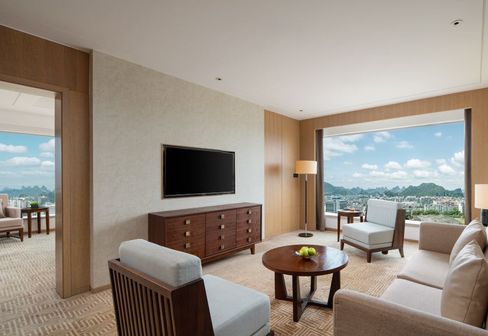 240°壮美风光套房丨会客厅+全景落地窗+观山水景观浴缸