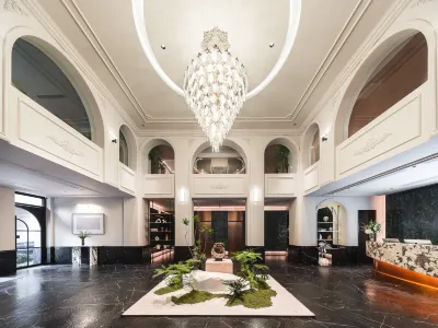 Shanghai People's Square Nanjing East Road Pedestrian Street Treasury Hotel Hotels in 
