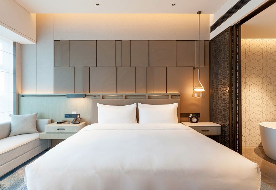 行政城景大床房（观鹭岛城际风光）