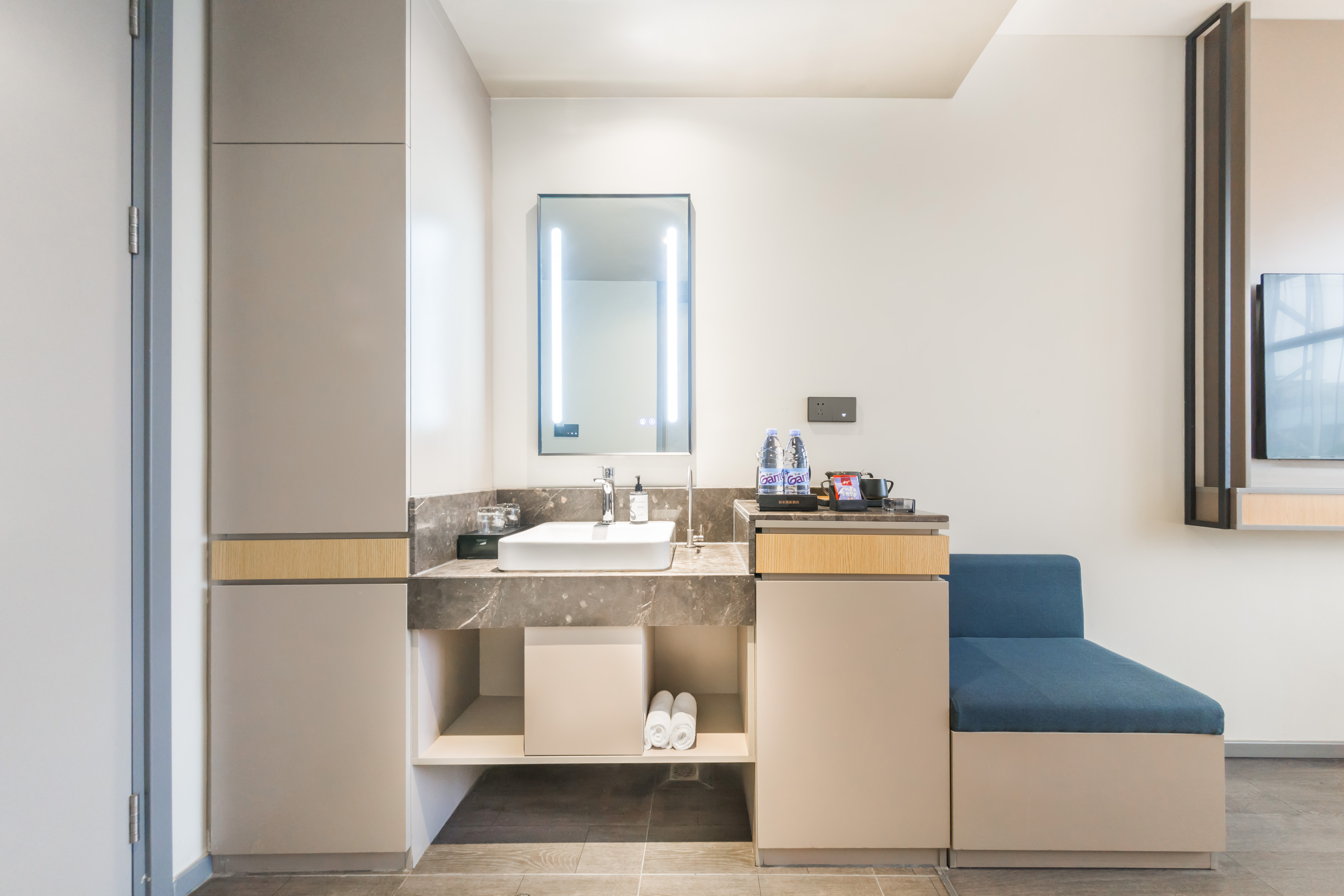 高级双床房（智能语音控制系统＋徕芬吹风机地暖开放）