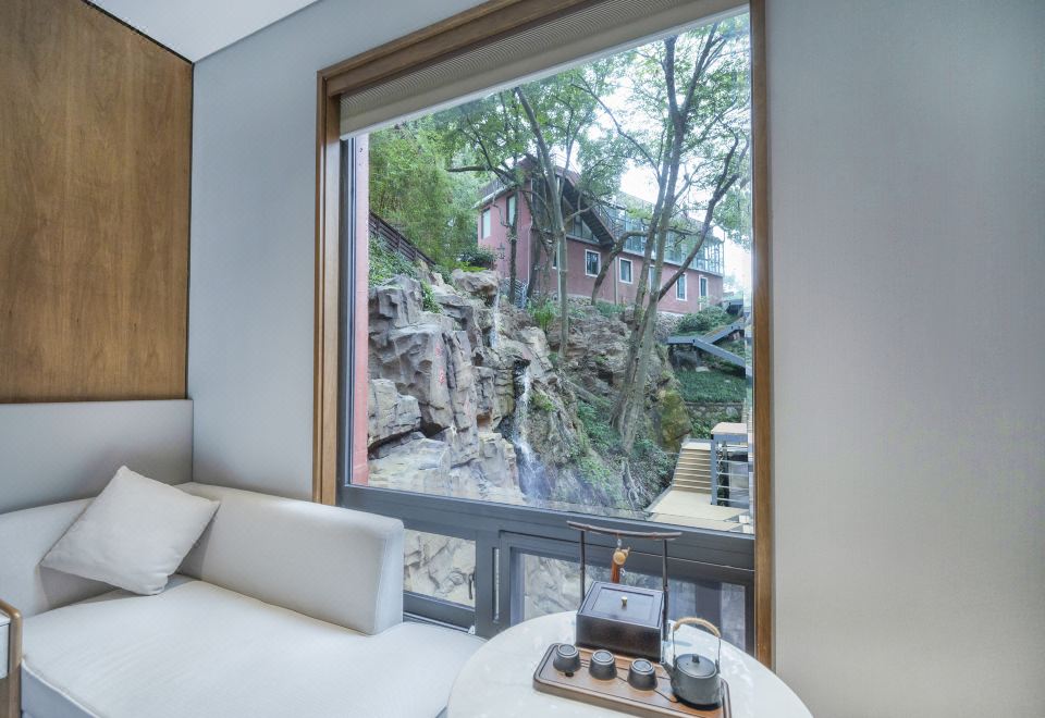 山景瀑布大床房