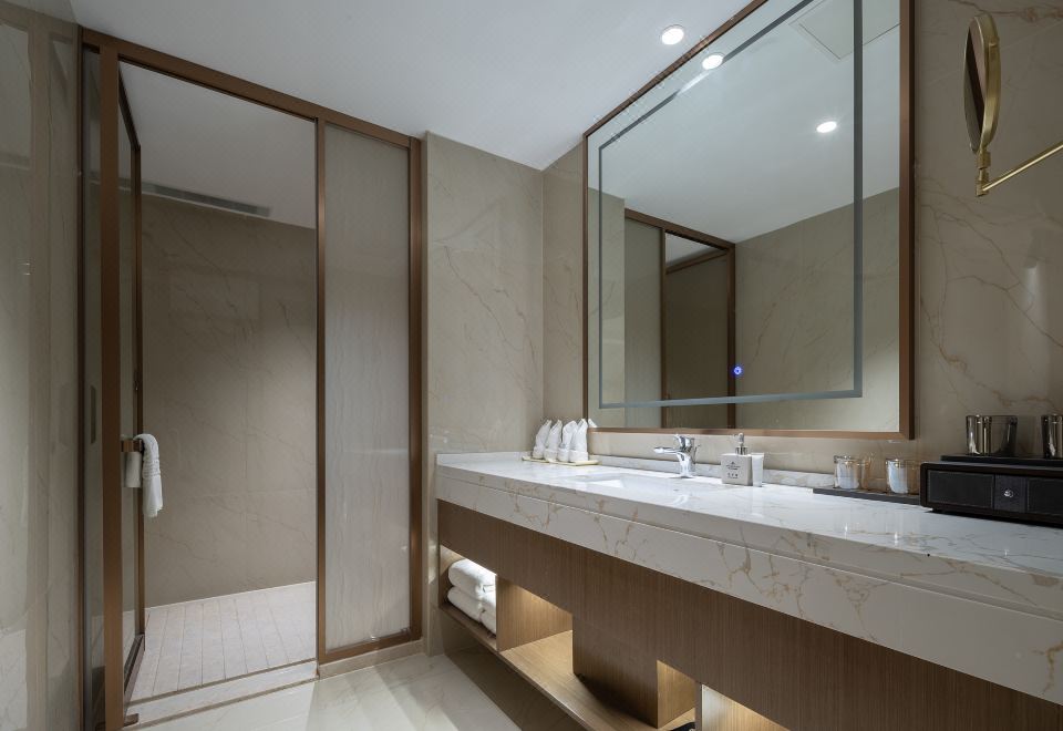 Jiuzhaigou Licheng Huating ResortDeluxe Family Room