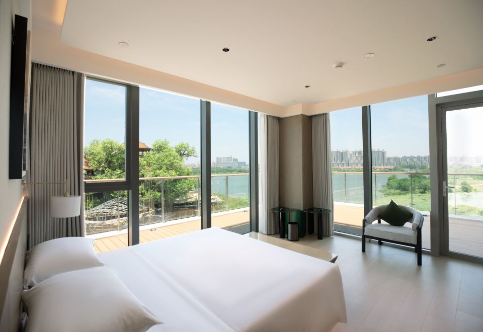 Wuhan Chengjian Senbo Nature Park & Resort HotelExcutive Nonsmoking Waterview Suite