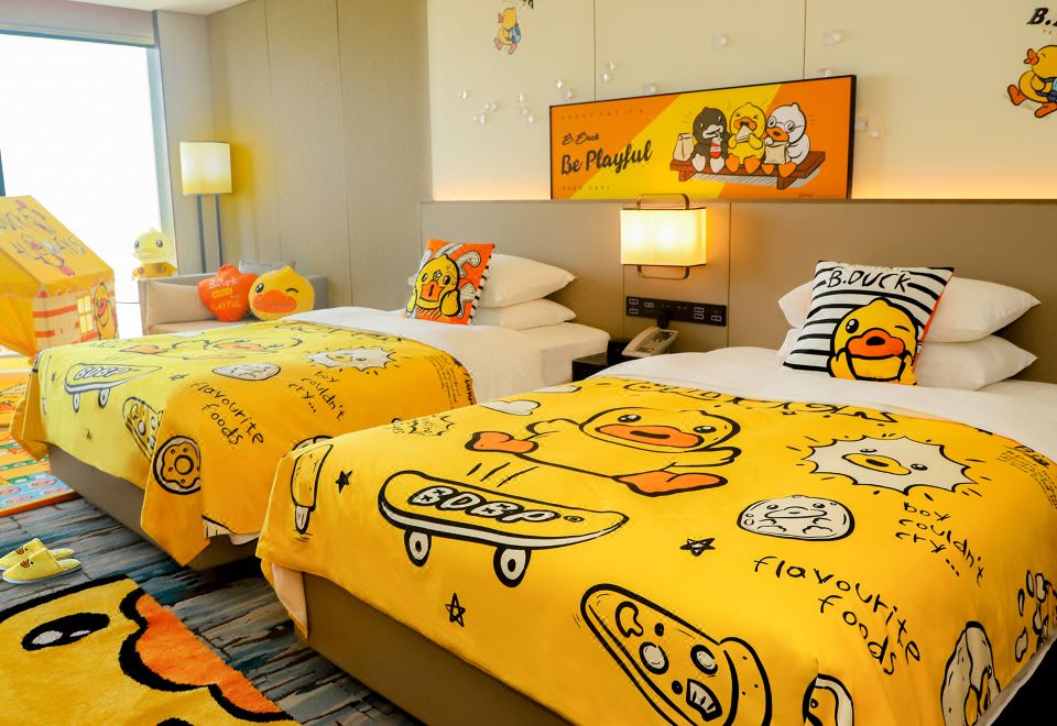 小黄鸭主题亲子双床房