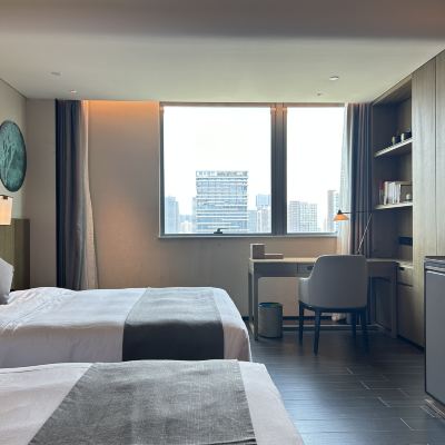 灣區摩天輪景觀雙床房（智能小度+Mini冰箱） 深鐵前海君璞書院優惠