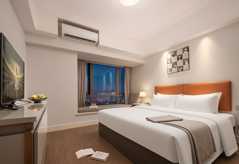 Lanyue Two-Bedroom Executive Suite (Tianfu City View + Tub + Washer-Dryer)