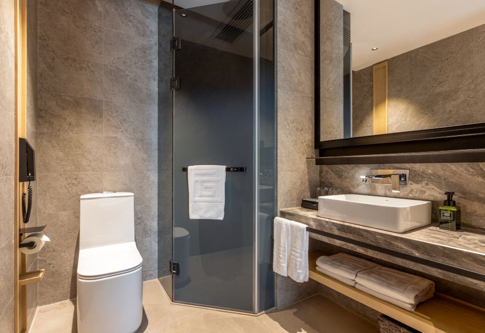 Yunhe Yebo Hotel (Shanghai Hongqiao Hub National Exhibition Center)Elegant Queen Room (Mobile Screen Casting + Mini Fridge + Bluetooth Speaker)