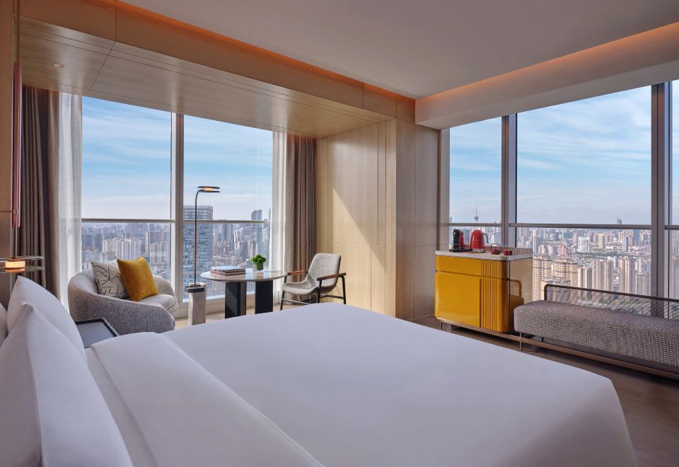 1 King Bed, City View, Corner, Deluxe