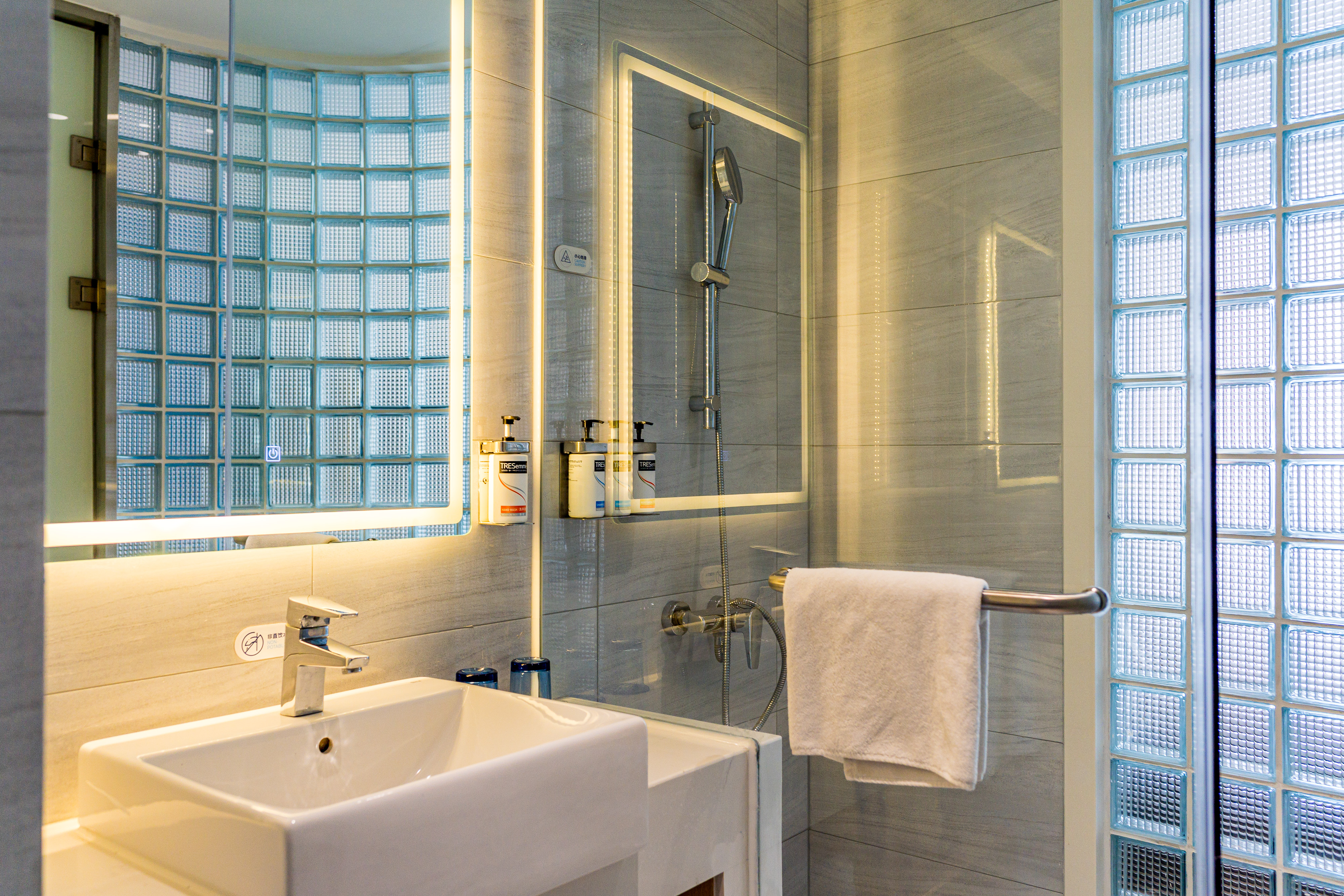 高级房 大床 城市景观