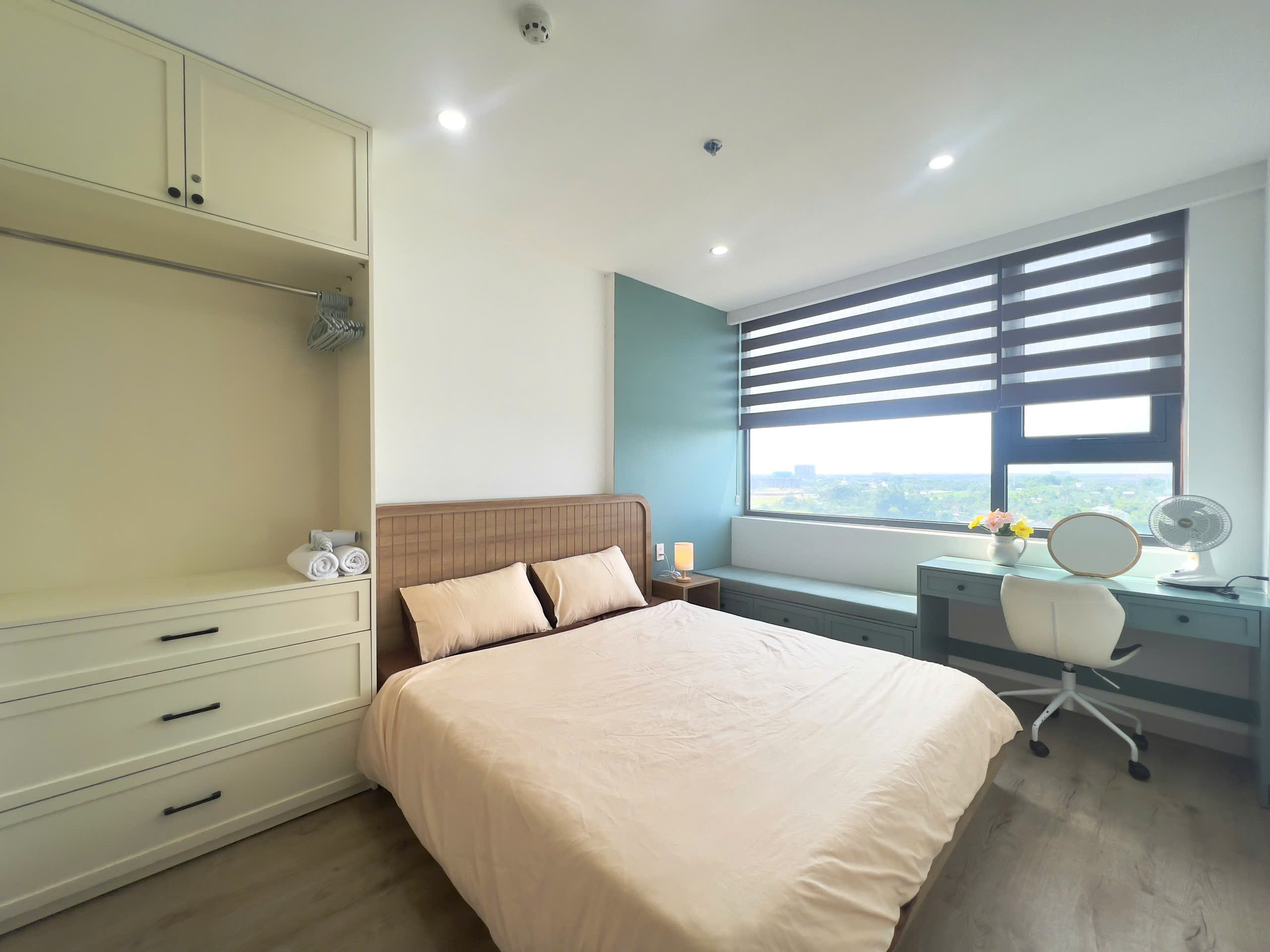 兩臥室陽臺公寓，城景+泳池