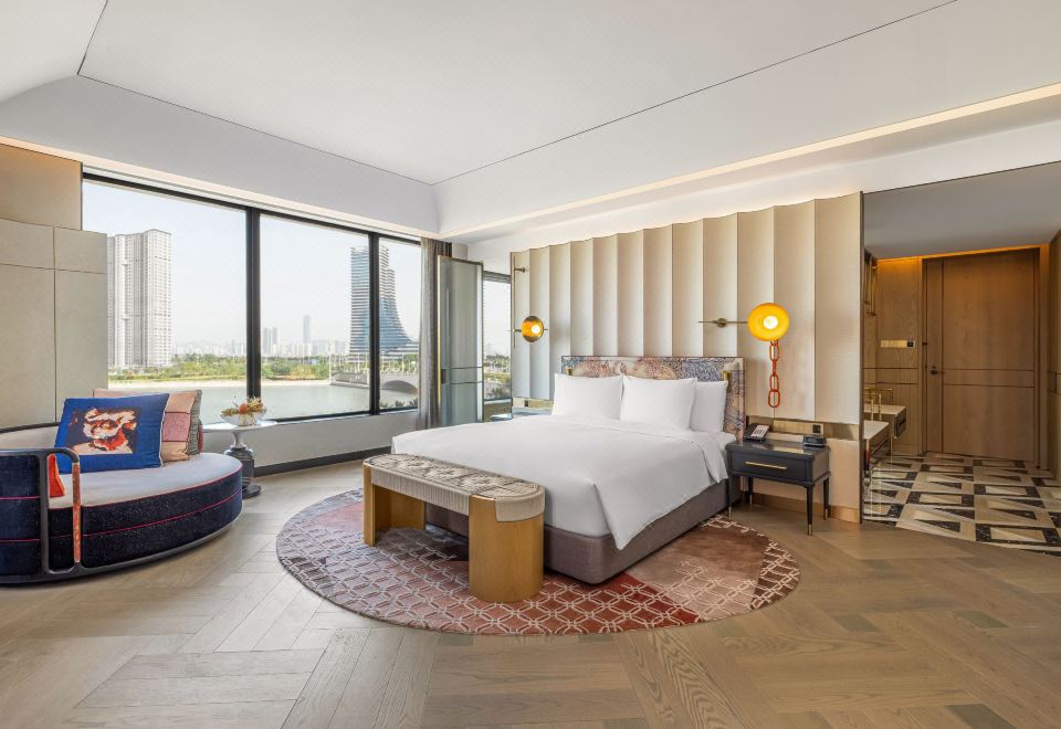 豪华精品湖景大床房【自然与设计的诗意对话】