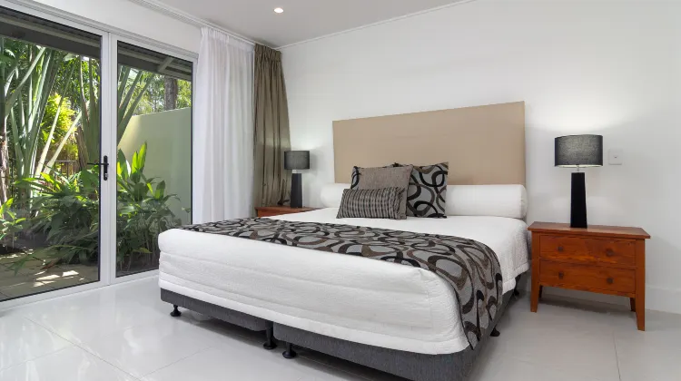 Mandalay Luxury Beachfront Apartments Room