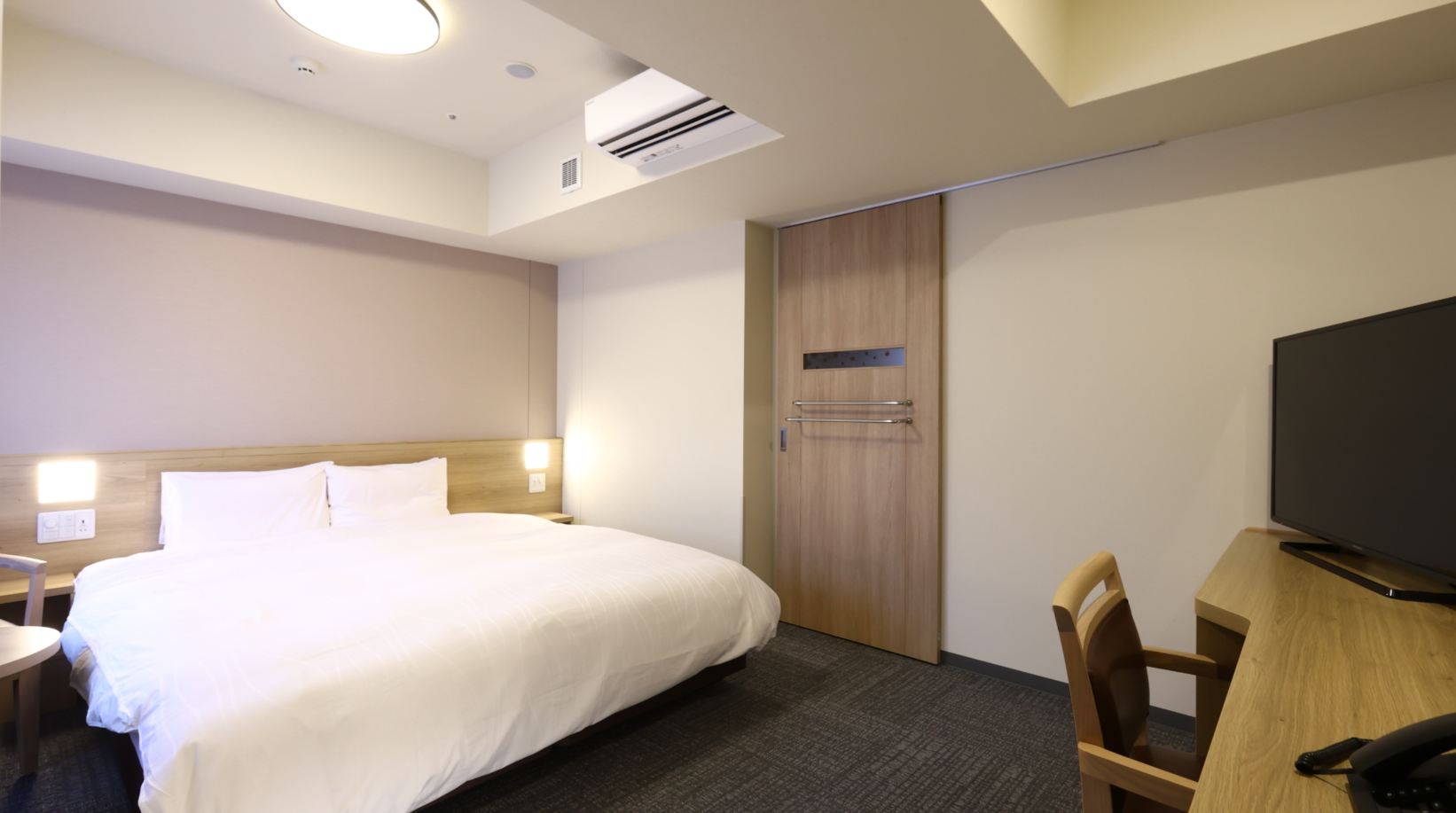 特大床房（禁烟）