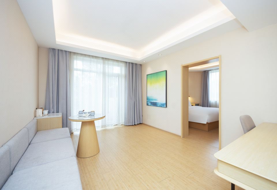 套房（露臺+65寸投屏電視+分體空調+地暖）